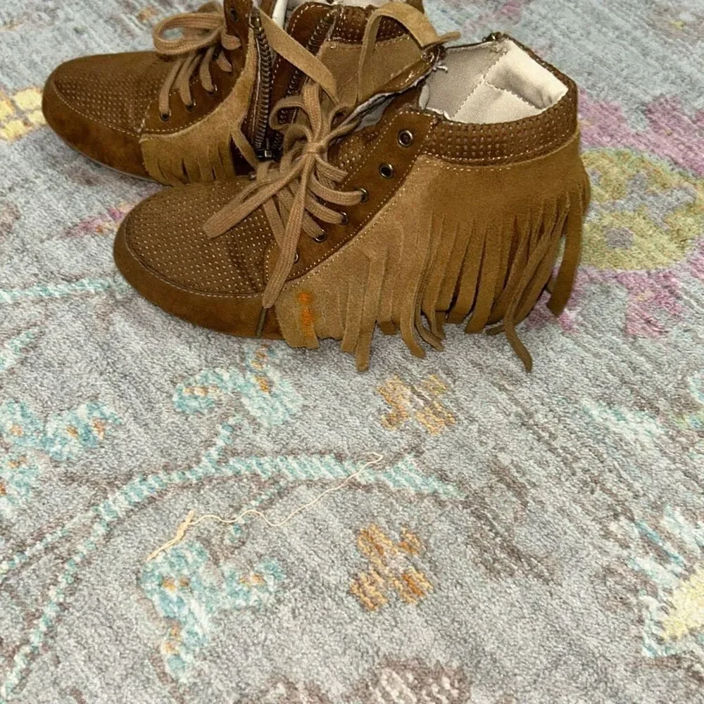 Joyfolie Brown fringe wedge sneaker sz 10 girls